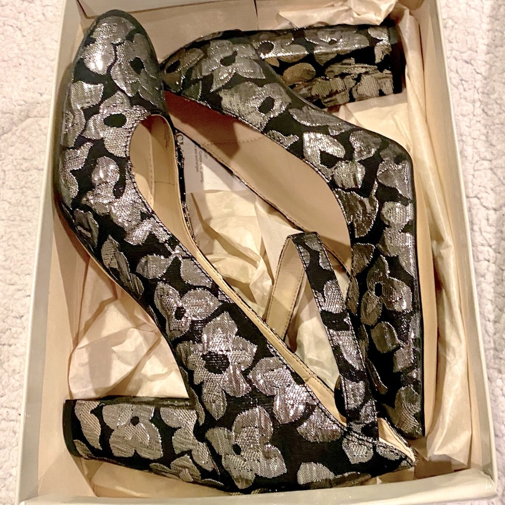 Marc Fisher - NEW platform pumps in black/metallic silver fabric, size 11